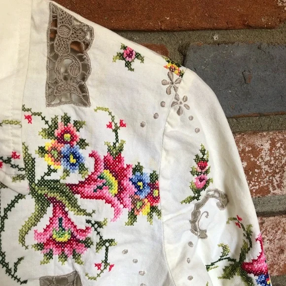 SOLD Vintage Boho Cottagecore Hippie Floral Embroidered Eyelet Button Down - Picture 9 of 10
